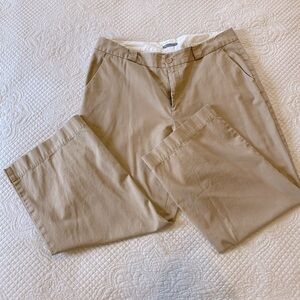 Ladies Gap 14 TALL Khaki Capris. Excellent Condition.